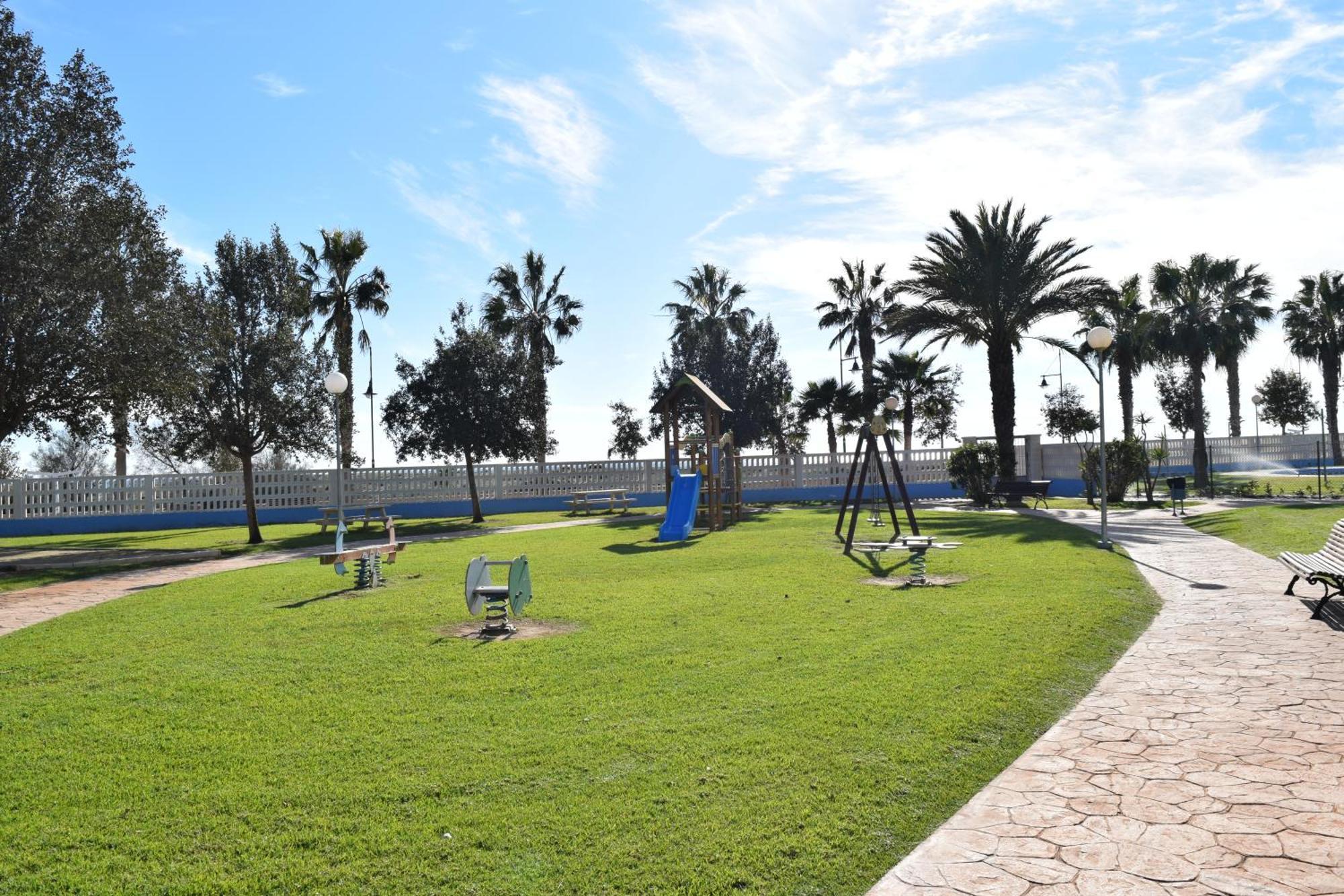 אלמרימר Luxurious Spacious Three Bedroom Apartment On Beachfront מראה חיצוני תמונה